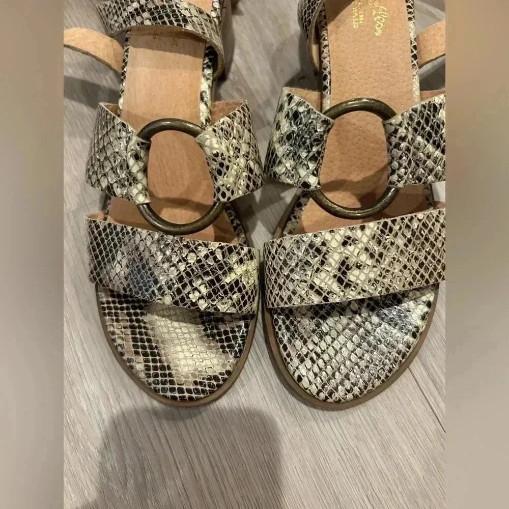 SEYCHELLES Exhilarating Snake Embossed Sandals In Tan Black / Size 7 /